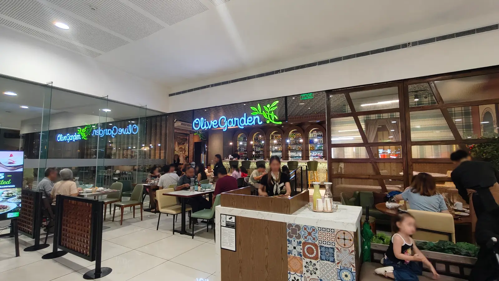 OLIVE GARDEN in SM Mall of Asia